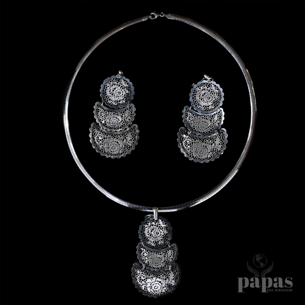 025 NEONERO Necklase set